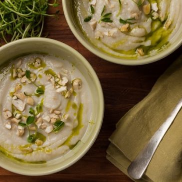 Cauliflower & Roasted Garlic Soup